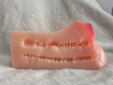 Deeply textured ribbed inner tunnel for varied sensation